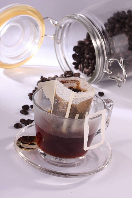 咖啡,无人,竖图,俯视,室内,特写,白天,幸福,植物,餐桌,桌子,豆,玻璃,一堆,许多,阴影,堆叠,堆积,反射,分离,罐子,滤纸,影子,纸,勺子,豆类,豆子,纸张,很多,过滤,娱乐,玻璃制品,饮料,玻璃瓶,瓶子,调羹,汤匙,咖啡豆,享受,休闲,温馨,放松,乐趣,摄影,影棚,餐台,堆,提神,舒适,净化,摄影棚,醒脑,豆科,软饮料,咖啡因,彩图,高角度拍摄,影棚拍摄,拍摄,shjb1