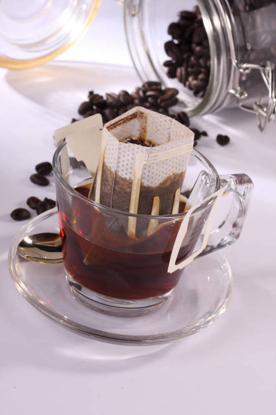 咖啡,无人,竖图,俯视,室内,特写,白天,幸福,植物,餐桌,桌子,豆,玻璃,一堆,许多,阴影,堆叠,堆积,反射,分离,罐子,滤纸,影子,纸,勺子,豆类,豆子,纸张,很多,过滤,娱乐,玻璃制品,饮料,玻璃瓶,瓶子,调羹,汤匙,咖啡豆,享受,休闲,温馨,放松,乐趣,摄影,影棚,餐台,堆,提神,舒适,净化,摄影棚,醒脑,豆科,软饮料,咖啡因,彩图,高角度拍摄,影棚拍摄,拍摄,shjb1