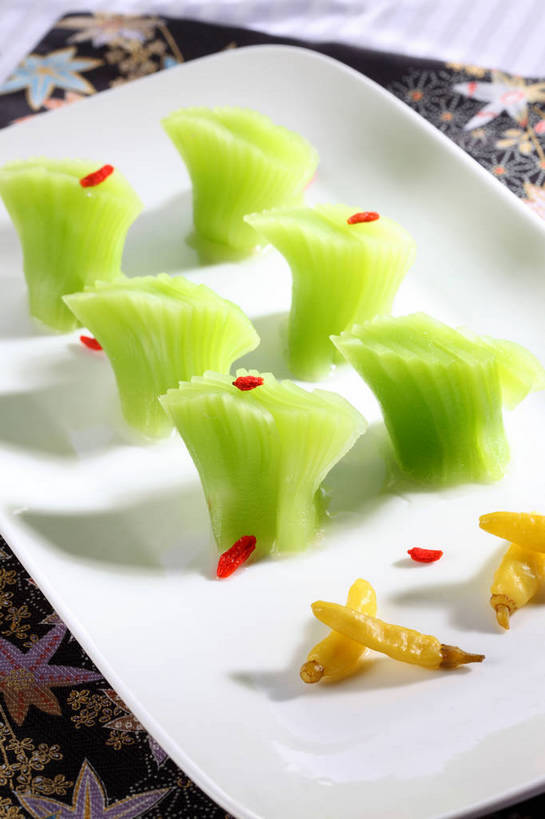 无人,竖图,俯视,室内,特写,白天,烹饪,中餐,植物,餐桌,桌子,蔬菜,餐具,一排,许多,新鲜,整齐,并列,并排,布料,碟子,盘,陶瓷,莴苣,莴笋,调料,料理,食品,果实,草药,药草,陶瓷制品,调味品,很多,调味料,布纹,菜肴,美食,中药,桌布,食物,排列,一个,白色,盘子,餐巾,碟,台布,中式,佳肴,有机食品,绿色食品,单个,餐台,中华料理,泡椒,枸杞子,枸杞,队列,药材,中草药,平行,中药材,本草,香笋,千金菜,苟起子,枸杞豆,枸杞果,血杞子,餐桌布,彩图,高角度拍摄,鱼辣子,shjb1,泡椒莴笋