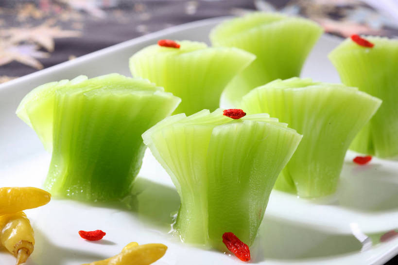 无人,横图,俯视,室内,特写,白天,烹饪,中餐,植物,餐桌,桌子,蔬菜,餐具,一排,许多,新鲜,整齐,并列,并排,布料,碟子,盘,陶瓷,莴苣,莴笋,调料,料理,食品,果实,草药,药草,陶瓷制品,调味品,很多,调味料,布纹,菜肴,美食,中药,桌布,食物,排列,一个,白色,盘子,餐巾,碟,台布,中式,佳肴,有机食品,绿色食品,单个,餐台,中华料理,泡椒,枸杞子,枸杞,队列,药材,中草药,平行,中药材,本草,香笋,千金菜,苟起子,枸杞豆,枸杞果,血杞子,餐桌布,彩图,高角度拍摄,鱼辣子,shjb1,泡椒莴笋