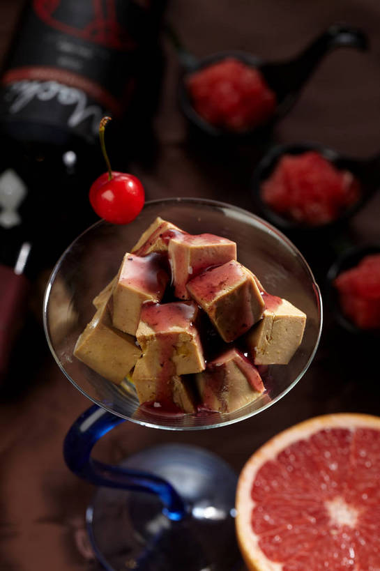 肝脏,无人,竖图,俯视,室内,特写,白天,烹饪,中餐,餐桌,桌子,樱桃,杯子,水果,一堆,许多,堆叠,堆积,新鲜,红烧,肉,生食,料理,食品,果实,很多,鸭肉,菜肴,美食,肉类,玻璃制品,食物,一个,水杯,果酱,中式,佳肴,有机食品,绿色食品,单个,餐台,中华料理,堆,甜橙,血橙,肉食,果子酱,鸭肝,肝,玻璃杯,樱珠,莺桃,英桃,楔桃,牛桃,荆桃,橙子,橙,彩图,高角度拍摄,鹄壳,黄橙,黄果,金橙,金环,金球,糖橙,红橙,shjb1