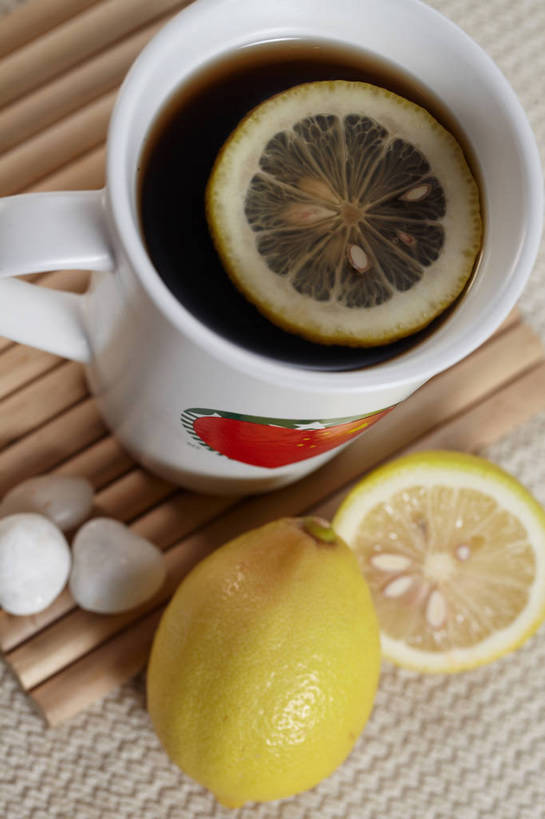 无人,竖图,俯视,室内,特写,白天,幸福,石头,餐桌,茶,桌子,柠檬,杯子,水果,竹制,新鲜,布料,石子,陶瓷,生食,食品,果实,陶瓷制品,一杯,布纹,娱乐,桌布,食物,饮料,三个,一个,黄色,餐巾,马克杯,水杯,垫子,台布,享受,休闲,温馨,鹅卵石,放松,乐趣,有机食品,绿色食品,单个,餐台,柠檬茶,舒适,竹制品,按摩石,石块,益母果,柠檬片,柠果,餐桌布,彩图,高角度拍摄,shjb1