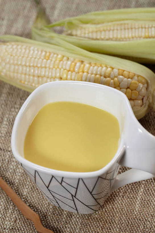 无人,竖图,俯视,室内,特写,白天,玉米,餐桌,桌子,蔬菜,杯子,阴影,朦胧,模糊,新鲜,反射,木制,棒子,布料,影子,陶瓷,玉蜀黍,食品,陶瓷制品,饮品,一杯,布纹,蔬菜汁,桌布,食物,饮料,两个,一个,餐巾,马克杯,木制品,水杯,台布,搅拌棒,有机食品,绿色食品,单个,餐台,苞米,可口,苞芦,苞谷,包谷,大蜀黍,番麦,薏米包,玉高粱,玉麦,珍珠米,适口,搅棒,餐桌布,彩图,高角度拍摄,玉米汁,shjb1