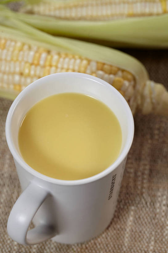 无人,竖图,俯视,室内,特写,白天,玉米,餐桌,桌子,蔬菜,杯子,阴影,朦胧,模糊,新鲜,反射,木制,棒子,布料,影子,陶瓷,玉蜀黍,食品,陶瓷制品,饮品,一杯,布纹,蔬菜汁,桌布,食物,饮料,两个,一个,餐巾,马克杯,木制品,水杯,台布,搅拌棒,有机食品,绿色食品,单个,餐台,苞米,可口,苞芦,苞谷,包谷,大蜀黍,番麦,薏米包,玉高粱,玉麦,珍珠米,适口,搅棒,餐桌布,彩图,高角度拍摄,玉米汁,shjb1