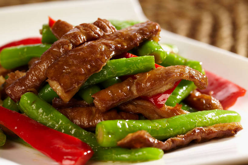 无人,横图,俯视,室内,特写,白天,烹饪,中餐,餐桌,桌子,辣椒,蔬菜,餐具,一堆,许多,堆叠,堆积,朦胧,模糊,新鲜,碟子,盘,肉,料理,食品,很多,猪肉,菜肴,美食,肉类,食物,一个,红色,绿色,盘子,碟,中式,佳肴,有机食品,绿色食品,单个,餐台,中华料理,堆,肉食,辣角,红海椒,大椒,辣虎,广椒,豚肉,湖南菜,湘菜,辣子,红辣椒,海椒,番椒,彩图,高角度拍摄,辣椒炒肉,shjb1