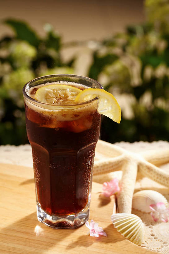 无人,竖图,俯视,室内,特写,白天,幸福,茶,桌面,桌子,海星,柠檬,杯子,贝壳,水果,叶子,许多,朦胧,模糊,新鲜,盛开,纹路,木制,纹理,木桌,生食,红茶,茶叶,果实,绿叶,柠檬红茶,很多,一杯,花蕾,娱乐,海洋生物,玻璃制品,花,花瓣,花朵,鲜花,一个,粉色,黄色,动物,木制品,水杯,花苞,花蕊,享受,休闲,温馨,嫩叶,生物,放松,乐趣,冰红茶,有机食品,绿色食品,单个,提神,舒适,醒脑,肌理,棘皮动物门,叶,叶片,贝类外壳,海螺壳,软体动物外壳,玻璃杯,星鱼,益母果,柠果,彩图,高角度拍摄,木桌子,shjb1