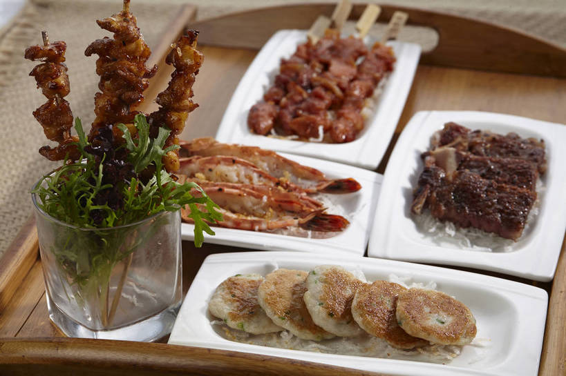 海鲜,骨骼,无人,横图,俯视,室内,特写,白天,烹饪,烧烤,餐桌,桌子,蔬菜,杯子,贝壳,餐具,叶子,五个,一排,许多,新鲜,整齐,碟子,盘,豆芽,鸡肉,肉,虾,料理,食品,绿叶,蓬蒿,骨头,水产,饼,菜肴,美食,肉类,竹签,海洋生物,玻璃制品,食物,排列,绿色,盘子,水杯,碟,嫩叶,佳肴,有机食品,绿色食品,餐台,虾肉,骨架,队列,水生动物,海产品,豆芽菜,水生物,肉食,海底动物,骨肉相连,茼蒿,取食签,芽苗菜,软骨,春菊,茼蒿菜,叶,叶片,贝类外壳,海螺壳,软体动物外壳,玻璃杯,彩图,高角度拍摄,shjb1