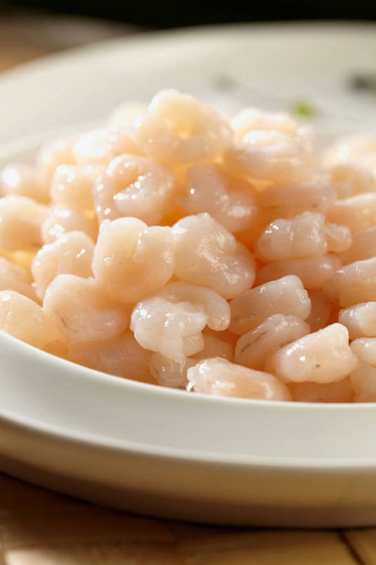 海鲜,无人,竖图,俯视,室内,特写,白天,烹饪,中餐,餐桌,桌子,餐具,一堆,许多,阴影,堆叠,堆积,朦胧,模糊,反射,碟子,盘,影子,肉,虾,虾仁,料理,食品,很多,水产,菜肴,美食,肉类,海洋生物,食物,一个,盘子,碟,中式,佳肴,对虾,单个,餐台,中华料理,堆,虾肉,水生动物,海产品,水生物,肉食,海底动物,本帮菜,沪菜,上海菜,彩图,高角度拍摄,清炒虾仁,shjb1