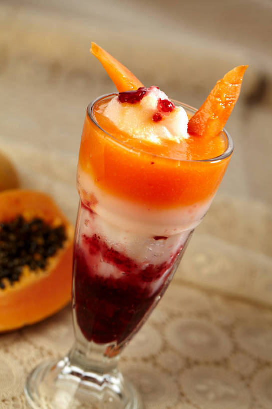 无人,竖图,俯视,室内,特写,白天,餐桌,桌子,木瓜,杯子,水果,切开,朦胧,模糊,新鲜,冰,生食,果实,冰沙,一杯,清凉,冷冻,玻璃制品,一个,水杯,果酱,冷饮,切,舒服,寒冷,有机食品,绿色食品,冷藏,单个,餐台,解暑,解渴,剖面,切面,舒爽,消暑,保鲜,果子酱,奶匏,蓬生果,乳瓜,石瓜,万寿匏,玻璃杯,万寿果,番木瓜,彩图,高角度拍摄,沐昔,思沐昔,木瓜冰沙,shjb1