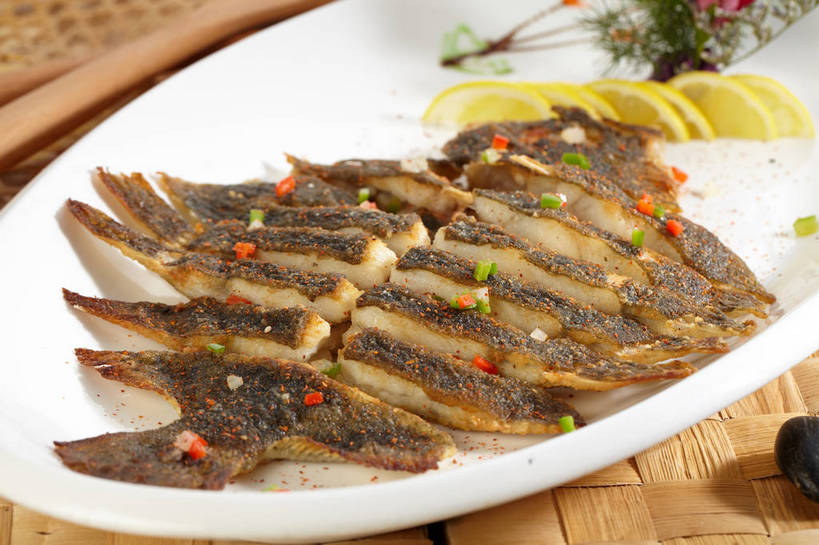 海鲜,无人,横图,俯视,室内,特写,白天,烹饪,中餐,餐桌,桌子,柠檬,蔬菜,餐具,水果,叶子,切开,新鲜,盛开,鱼,碟子,盘,葱,青葱,生食,料理,食品,果实,绿叶,花蕾,蔬果,水产,菜肴,美食,鱼类,海洋生物,花,花瓣,花朵,鲜花,食物,排列,一个,盘子,碟,花苞,花蕊,切,中式,嫩叶,佳肴,有机食品,绿色食品,单个,餐台,中华料理,水生动物,海产品,水生物,剖面,海底动物,切面,大菱鲆,摆列,瘤棘鲆,叶,叶片,益母果,柠果,彩图,高角度拍摄,布列,分列,多宝鱼,欧洲比目鱼,shjb1