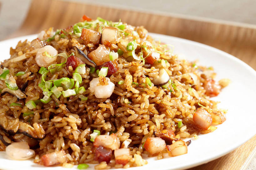 米饭,无人,横图,俯视,室内,特写,白天,烹饪,中餐,餐桌,桌子,蔬菜,餐具,一堆,许多,堆叠,堆积,新鲜,木制,碟子,盘,葱,菌菇,青葱,香菇,炒饭,调料,肉,虾仁,料理,食品,饭,调味品,很多,调味料,菌类,酱油,菜肴,美食,肉类,食物,两个,盘子,木制品,碟,中式,食用菌,佳肴,有机食品,绿色食品,餐台,中华料理,堆,虾肉,五谷,真菌,肉食,椎茸,豉油,彩图,高角度拍摄,酱油炒饭,平庄菇,香菌,香蕈,shjb1