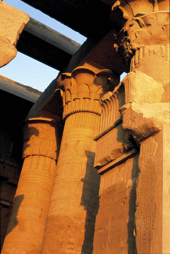 寺庙,竖图,彩色,室外,白天,旅游,度假,名胜古迹,标志建筑,地标,建筑,非洲,埃及,遗迹,文化遗产,神庙,古迹,文化,文物,娱乐,建设,古建筑,石雕,石刻,石柱,享受,休闲,旅游胜地,放松,竖,摄影,古代建筑,矗立,文明,耸立,古文明,北非,阿拉伯埃及共和国,金字塔之国,棉花之国,挺立,阿非利加洲,奇迹,古埃及文明,古代文明,康翁波神庙,彩图,旅行,庙,康翁波,bj174