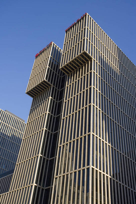 高楼大厦,竖图,彩色,室外,白天,仰视,度假,办公楼,美景,天际线,城市风光,城市,大厦,建筑,摩天大楼,写字楼,北京,中国,亚洲,窗,景观,首都,娱乐,玻璃窗,楼宇,享受,休闲,商务楼,景色,放松,竖,摄影,文明,中国文化,幕墙,东亚,发展,中华人民共和国,发达,彩图,大楼,高层建筑,高楼,摩天楼,传统文化,bj174