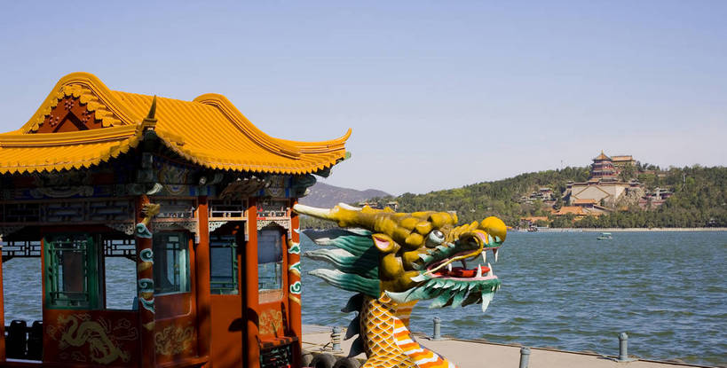 公园,颐和园,寺庙,宫殿,横图,彩色,室外,白天,旅游,湖,建筑,船,雕塑,北京,中国,亚洲,清澈,神话,龙,雕刻,雕像,塑像,亭子,文化遗产,小船,首都,历史,建筑物,树,古代,天空,休闲,摄影,活动,严肃,明亮,权威,权利,文明,中国文化,东亚,海淀区,万寿山,昆明湖,首府,中华人民共和国,北京市,京,北平,华北地区,权力,威严,权势,皇家园林,古远,空闲,明澈,清彻,清亮,清漪园,势力,尊严,彩图,旅行,庙,寺,传统文化,艇,bj174