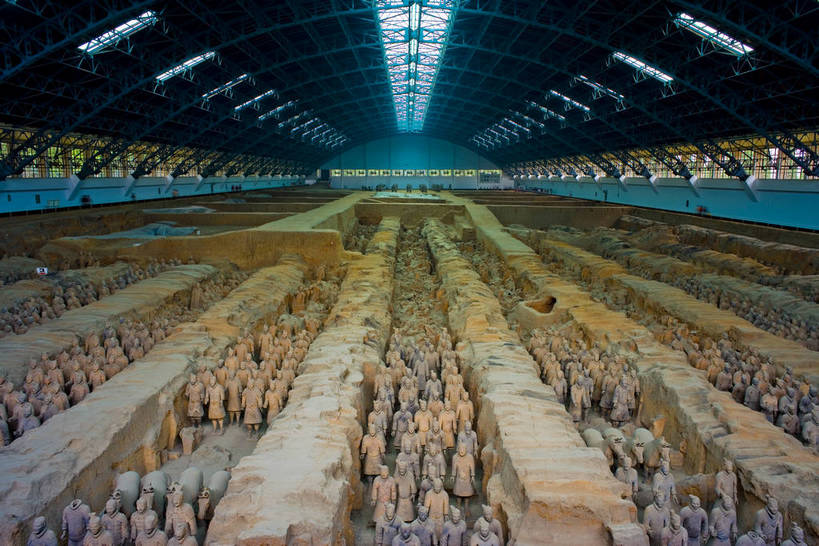 横图,彩色,室内,特写,白天,旅游,度假,名胜古迹,标志建筑,地标,建筑,雕塑,兵马俑,西安,中国,亚洲,许多,士兵,局部,遗迹,艺术,装饰,雕刻,雕像,浮雕,塑像,泥土,文化遗产,艺术品,很多,古迹,历史,文物,娱乐,建设,古建筑,建筑物,古代,工艺品,享受,休闲,旅游胜地,放松,摄影,古董,纪念,战士,美术,古物,文明,中国文化,主题,陈列,古玩,古文明,东亚,武装,陕西,陕西省,军队,中华人民共和国,功能,美学,古远,古代文明,一致,男人,男性,彩图,旅行,传统文化,服从,bj174