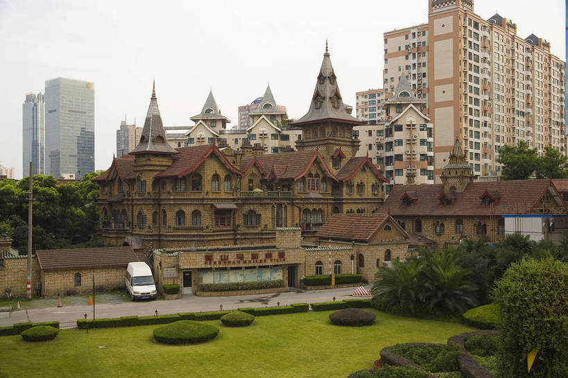 横图,彩色,室外,白天,建筑,街道,上海,中国,亚洲,花坛,交通,楼房,草,摄影,东亚,中华人民共和国,旅行,目的地,bj174