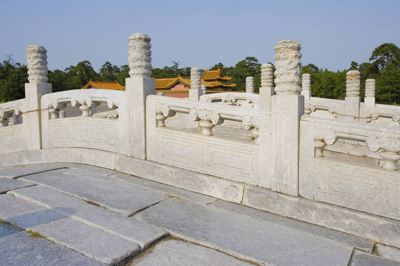 栏杆,横图,彩色,室外,白天,旅游,度假,河流,名胜古迹,标志建筑,道路,地标,建筑,雕塑,中国,亚洲,遗迹,扶手,浮雕,瓦片,屋顶,文化遗产,桥,古迹,文物,娱乐,建设,石路,古建筑,护栏,墙壁,红色,享受,休闲,旅游胜地,放松,摄影,古代建筑,中国文化,古文明,东亚,汉白玉,中华人民共和国,河北省,橙,彩图,旅行,目的地,道,传统文化,清西陵,bj174