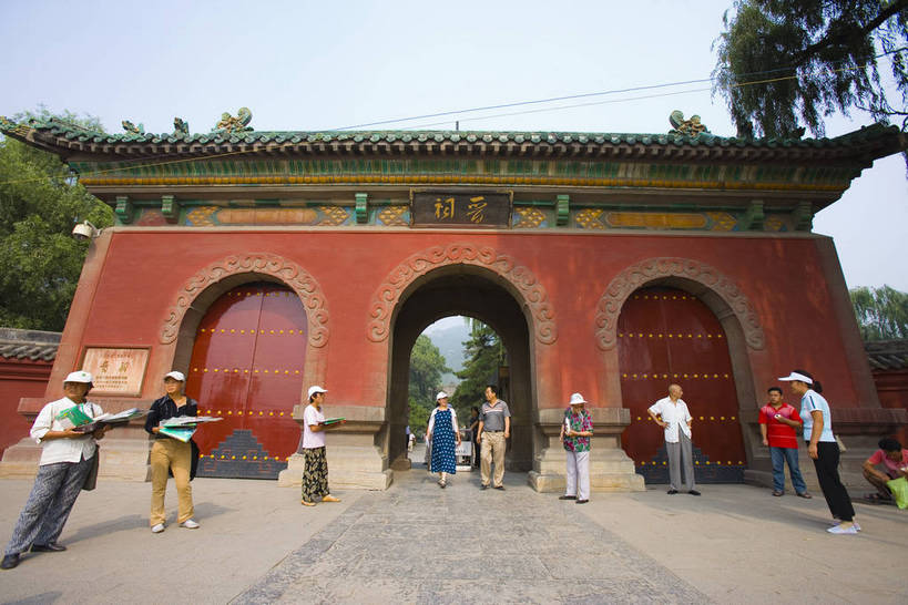 横图,彩色,旅游,建筑,中国,亚洲,入口,彩绘,雕刻,书法,瓦片,屋顶,木,历史,传统,木刻,古代,黄色,红色,绿色,摄影,祠堂,园林,东亚,山西省,砖雕,中华人民共和国,朝代,古远,金庙,彩图,旅行,目的地,房子,庙,晋祠,北魏,魏朝,bj174