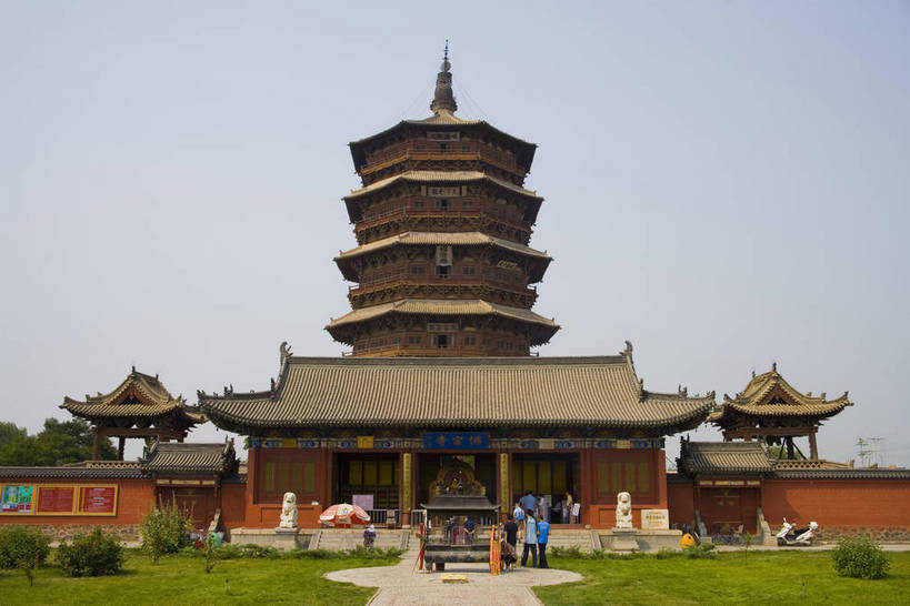 横图,彩色,室外,白天,旅游,度假,名胜古迹,标志建筑,地标,建筑,中国,亚洲,遗迹,木制,瓦片,屋顶,文化遗产,塔,古迹,历史,文物,娱乐,建设,古建筑,墙壁,古代,木制品,享受,休闲,旅游胜地,放松,摄影,古代建筑,中国文化,古文明,东亚,山西省,中华人民共和国,古远,应县,彩图,旅行,目的地,bj174