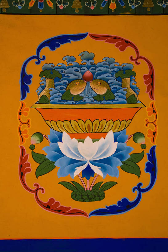 宫殿,竖图,室外,白天,旅游,度假,绘画,神秘,名胜古迹,标志建筑,地标,建筑,中国,亚洲,朝拜,遗迹,艺术,装饰,房屋,墙,古迹,历史,文化,文物,娱乐,建设,传统,古建筑,拉萨,西藏,少数民族,民族,壁画,墙壁,墙面,古代,祈祷,享受,休闲,旅游胜地,放松,摄影,宗教,佛教,华丽,修饰,点缀,宫廷,经书,藏,古文明,东亚,油彩,佛陀,西藏自治区,藏传佛教,唐卡,八角街,首府,中华人民共和国,大昭寺,西南地区,衬托,美观,雅致,雅观,拉萨市,王宫,古远,八廓街,画画,彩图,皇宫,庙,唐嘎,唐喀,中国少数民族,唐卡壁画,bj174