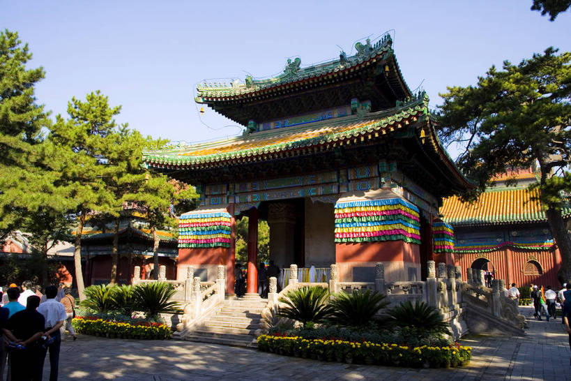 横图,名胜古迹,建筑,中国,亚洲,朝拜,局部,地砖,瓦片,房屋,墙,瓦,历史,传统,墙壁,墙面,古代,红色,绿色,祈祷,旅游胜地,摄影,宗教,建造,佛教,东亚,喇嘛,佛陀,屋瓦,藏传佛教,中华人民共和国,河北省,承德,古远,彩图,庙,普宁寺,bj174