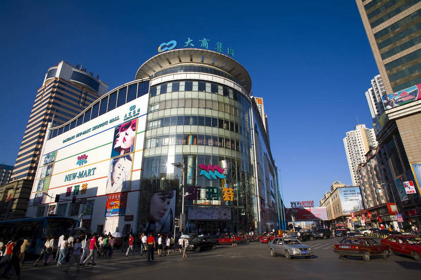 高楼大厦,横图,室外,白天,购物,消费,城市,建筑,商场,中国,亚洲,雕像,现代化,旅游胜地,摩天大厦,金融,摄影,专卖店,选购,贸易,东亚,辽宁,沈阳,中华人民共和国,血拼,马路,彩图,bj174