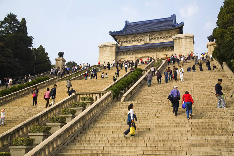 横图,彩色,室外,白天,旅游,度假,名胜古迹,标志建筑,地标,建筑,南京,中国,亚洲,遗迹,图片,文化遗产,纪念碑,古迹,历史,文物,娱乐,建设,古建筑,台阶,树,树木,石碑,享受,休闲,旅游胜地,放松,摄影,陵墓,参观,古文明,东亚,江苏省,孙中山,中华人民共和国,名人,伟大,伟人,石,彩图,旅行,bj174