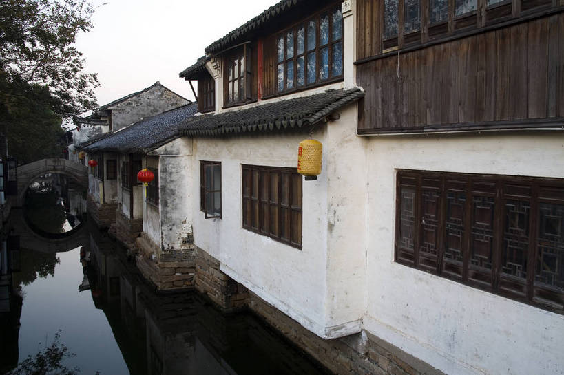横图,彩色,室外,白天,旅游,度假,名胜古迹,标志建筑,地标,建筑,周庄,中国,遗迹,民俗,图片,小河,建筑群,清晨,古典,古迹,文物,娱乐,建设,古建筑,江苏,民居,享受,休闲,旅游胜地,放松,摄影,中国文化,古文明,东亚,旅行,传统文化,bj174