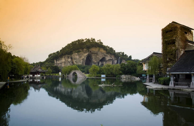 横图,彩色,室外,白天,旅游,度假,名胜古迹,山,标志建筑,地标,建筑,中国,亚洲,遗迹,民俗,图片,小河,建筑群,桥,古典,古迹,文物,娱乐,建设,古建筑,石桥,浙江,浙江省,凉亭,享受,休闲,旅游胜地,放松,摄影,水乡,小镇,小桥,中国文化,古文明,东亚,绍兴,柯岩,中华人民共和国,华东地区,浙,绍兴市,镜湖,旅行,传统文化,鲁镇,鉴湖,bj174