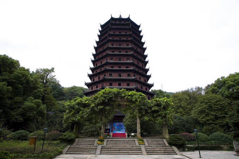 横图,彩色,室外,白天,旅游,度假,湖,名胜古迹,标志建筑,地标,建筑,西湖,中国,遗迹,图片,塔,古迹,文物,娱乐,建设,古建筑,浙江,树木,湖水,享受,休闲,旅游胜地,放松,摄影,杭州,中国文化,自然风光,古文明,东亚,旅行,传统文化,bj174