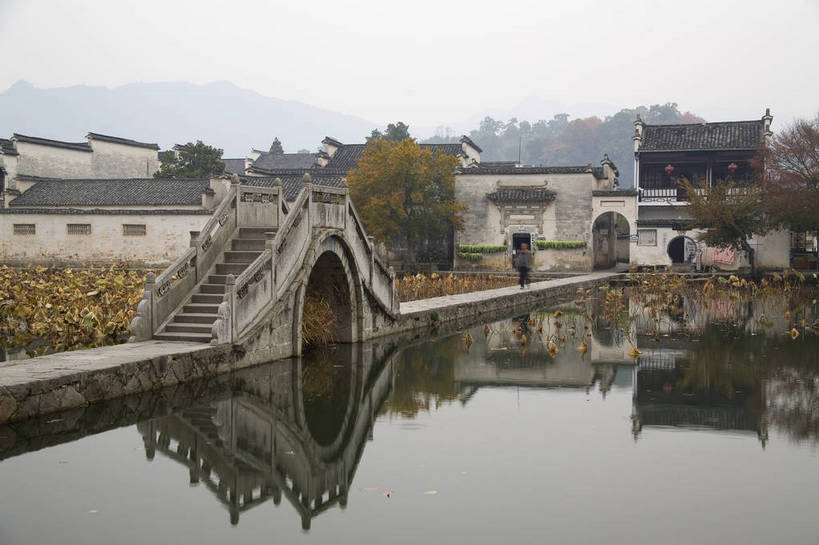 横图,彩色,室外,白天,旅游,美景,标志建筑,地标,建筑,中国,亚洲,风俗,民俗,图片,房屋,楼阁,屋子,景观,文化遗产,建筑群,楼群,古典,历史,建设,传统,楼房,民居,古代,自然,旅游胜地,景色,摄影,人文景观,中国文化,自然风光,东亚,安徽省,歙县,中华人民共和国,古远,彩图,旅行,房子,架空,bj174