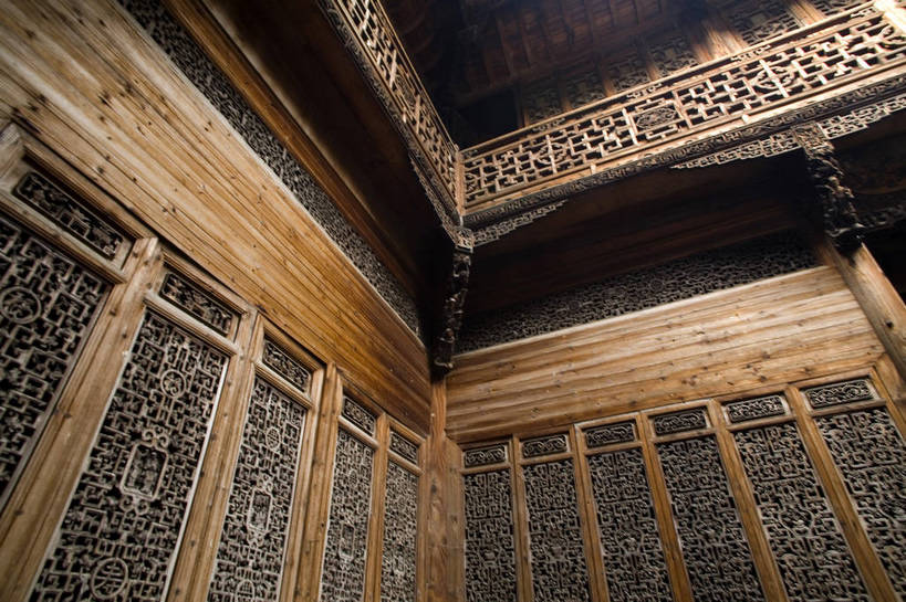 横图,彩色,室外,白天,旅游,黄山,标志建筑,地标,建筑,雕塑,中国,亚洲,风俗,艺术,装饰,民俗,雕刻,雕像,浮雕,图片,房屋,楼阁,屋子,文化遗产,建筑群,楼群,古典,历史,文化,文物,建设,传统,楼房,民居,古代,工艺品,旅游胜地,摄影,人文景观,玉雕,古董,纪念,美术,古物,中国文化,主题,陈列,古玩,东亚,安徽,安徽省,黄山市,歙县,黟县,中华人民共和国,华东地区,功能,美学,皖,古远,彩图,旅行,房子,架空,卢村,卢村木雕楼,黟县卢村木雕楼景区,志诚堂,bj174