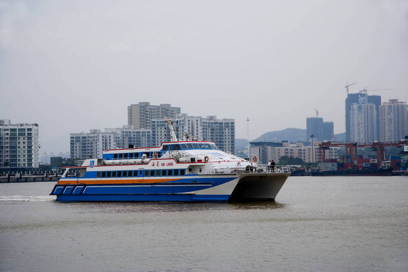 码头,横图,彩色,室外,白天,旅游,度假,石头,美景,水,城市风光,城市,港口,建筑,船,中国,亚洲,海岸,海边,景观,水边,渡船,交通,娱乐,现代,传统,特色,白云,蓝天,绿地,天,享受,休闲,器皿,景色,放松,运输,摄影,居住,研磨,臼杵,文明,特殊,参观,东亚,广东,珠海,广东省,研杵,研钵,中华人民共和国,华南地区,粤,臼,珠海市,特别,交流,海滩,彩图,观光,旅行,摆渡口,埠头,渡口,渡头,港湾,海港,货运码头,口岸,商港,居住区,九州港,bj174