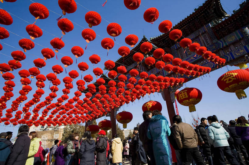 点心,人群,横图,购物,聚会,度假,消费,城市风光,北京,中国,春节,亚洲,舞狮,节日,庆祝,民俗,灯笼,景观,庙会,食品,集市,市场,都市,历史,文化,传统,小吃,食物,古代,彩带,庆典,休闲,假日,喜庆,金融,热闹,活动,纪念,美好,东方文化,喜事,玩乐,选购,贸易,东亚,中华人民共和国,墟市,喜气,古远,隆重,传统文化,街市,bj174
