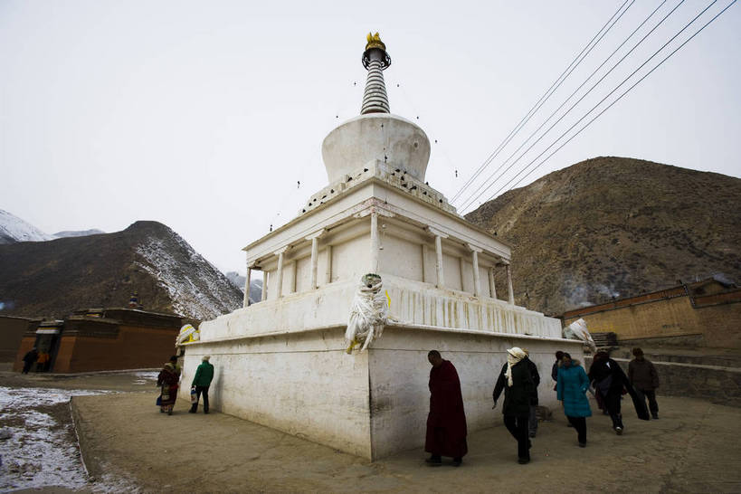 寺庙,横图,彩色,室外,旅游,名胜古迹,标志建筑,地标,建筑,中国,亚洲,朝拜,节日,民俗,图片,文化遗产,建筑群,宏伟,文化,建设,虔诚,祈祷,健康,气派,许愿,摄影,宗教,佛教,信仰,古代建筑,纪念,祈求,祭祀,中国文化,参观,东亚,甘肃省,藏传佛教,拉卜楞寺,中华人民共和国,甘南,释教,夏河,平安,旅行,游览,庙,寺,传统文化,bj174