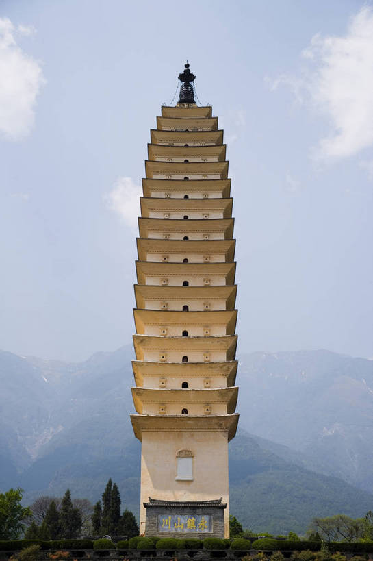 竖图,室外,白天,旅游,度假,名胜古迹,标志建筑,地标,建筑,大理,中国,亚洲,遗迹,民俗,景观,文化遗产,建筑群,塔,古典,古迹,文物,娱乐,建设,古建筑,云南,特色,古镇,享受,休闲,旅游胜地,景色,放松,竖,人文景观,古塔,矗立,中国文化,耸立,古文明,东亚,中华人民共和国,挺立,民族建筑,古代文明,旅行,传统文化,三塔,bj174