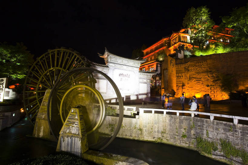 横图,彩色,室外,旅游,标志建筑,地标,建筑,街道,夜景,丽江,中国,亚洲,民俗,景观,文化遗产,古城,建筑群,小巷,灯光,古典,建设,云南,民居,特色,古镇,景色,摄影,人文景观,中国文化,东亚,中华人民共和国,民族建筑,古代文明,旅行,传统文化,bj174