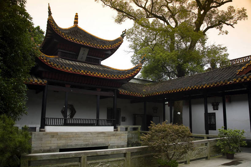 横图,彩色,室外,白天,旅游,度假,名胜古迹,标志建筑,地标,建筑,中国,亚洲,遗迹,图片,庭院,水池,文化遗产,建筑群,古典,古迹,文物,娱乐,建设,古建筑,台阶,树木,享受,休闲,旅游胜地,放松,摄影,文明,中国文化,古文明,东亚,湖南,湖南省,中华人民共和国,省会,华中地区,长沙,长沙市,湘,幽静,旅行,传统文化,岳麓山,岳麓书院,飞檐,湖南大学,岳麓区,bj174