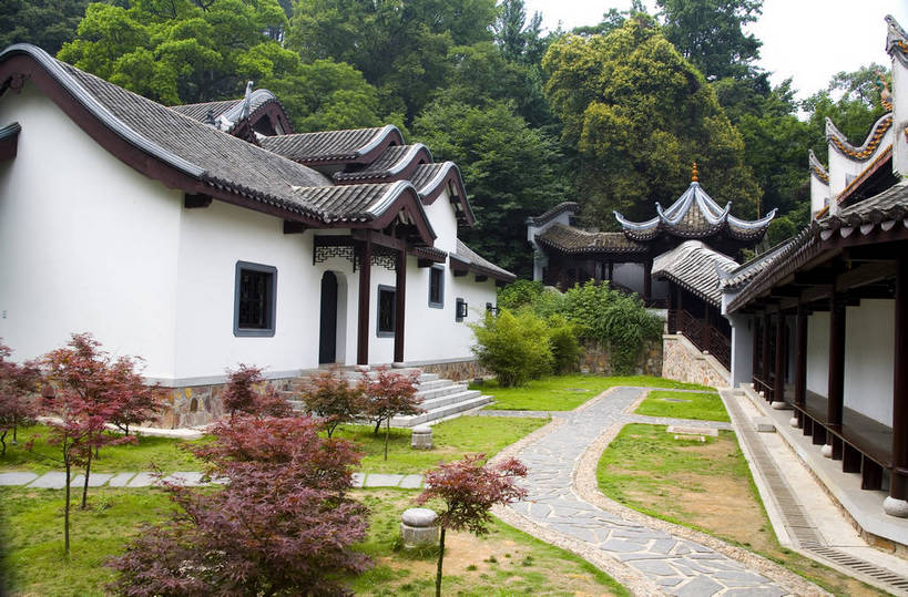 花园,横图,彩色,室外,白天,旅游,度假,名胜古迹,标志建筑,地标,建筑,中国,亚洲,遗迹,图片,庭院,文化遗产,建筑群,古典,古迹,文物,娱乐,建设,古建筑,树木,享受,休闲,旅游胜地,放松,摄影,文明,中国文化,古文明,东亚,湖南,湖南省,中华人民共和国,省会,华中地区,长沙,长沙市,湘,幽静,旅行,传统文化,岳麓山,岳麓书院,飞檐,湖南大学,岳麓区,bj174