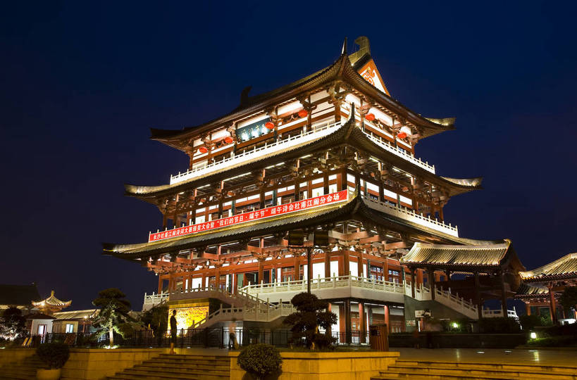横图,彩色,室外,旅游,度假,名胜古迹,标志建筑,地标,建筑,夜景,中国,亚洲,遗迹,图片,文化遗产,建筑群,灯光,古典,古迹,文物,娱乐,建设,古建筑,树木,享受,休闲,灿烂,旅游胜地,放松,摄影,文明,中国文化,古文明,东亚,湖南,中华人民共和国,灯火辉煌,长沙,幽静,旅行,传统文化,杜甫江阁,bj174