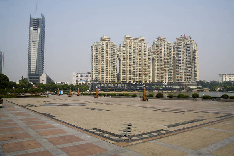 花园,广场,横图,室外,白天,旅游,度假,花圃,名胜古迹,城市风光,标志建筑,城市,大厦,道路,地标,建筑,武汉,中国,亚洲,遗迹,景观,建筑群,交通,都市,古迹,文物,娱乐,建设,现代,古建筑,现代建筑,享受,休闲,旅游胜地,商务楼,放松,运输,经济,古文明,东亚,发展,湖北,湖北省,武汉市,中华人民共和国,省会,华中地区,鄂,繁荣,进步,发达,小花园,旅行,江汉区,武汉西北湖公园,bj174