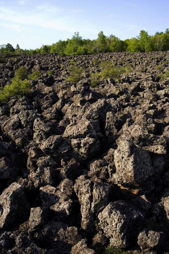 竖图,彩色,室外,特写,白天,旅游,度假,名胜古迹,标志建筑,地标,建筑,中国,亚洲,遗迹,图片,山路,古迹,文物,娱乐,建设,古建筑,自然,享受,休闲,旅游胜地,景色,放松,竖,摄影,矗立,自然风光,耸立,古文明,东亚,黑龙江,中华人民共和国,挺立,山石,旅行,五大连池,bj174