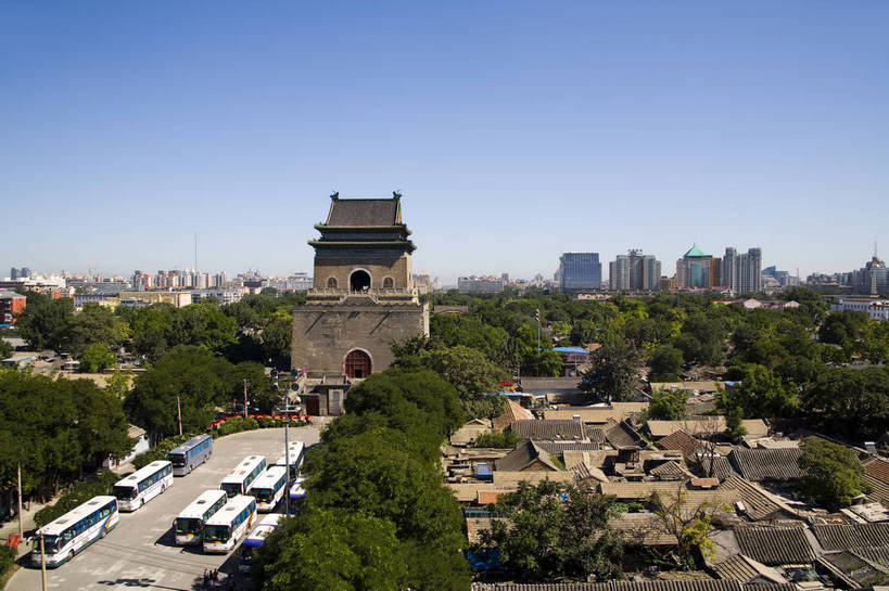 横图,彩色,室外,白天,旅游,度假,美景,名胜古迹,标志建筑,道路,地标,建筑,街道,路,公路,北京,中国,亚洲,遗迹,景观,文化遗产,钟楼,交通,古迹,文物,娱乐,建设,古建筑,享受,休闲,远景,旅游胜地,景色,放松,摄影,古代建筑,中国文化,古文明,东亚,鼓楼,钟鼓楼,中华人民共和国,古代文明,马路,旅行,传统文化,bj174