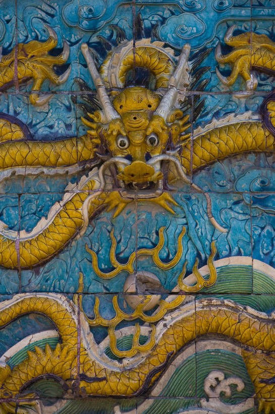 故宫,宫殿,竖图,彩色,室外,特写,白天,旅游,度假,成功,名胜古迹,标志建筑,地标,建筑,雕塑,北京,中国,亚洲,局部,风俗,遗迹,艺术,装饰,龙,彩绘,雕刻,雕像,浮雕,图片,墙,文化遗产,古迹,历史,文物,娱乐,建设,传统,古建筑,墙壁,工艺品,紫禁城,享受,休闲,旅游胜地,放松,精神,竖,摄影,古代建筑,纪念,皇帝,部分,美术,权威,矗立,象征,高贵,美好,主题,图腾,传说,耸立,感受,陈列,古文明,东亚,中华人民共和国,功能,美学,权力,统治,祥瑞,灵兽,权势,挺立,尊荣,九龙壁,古代文明,制度,天子,特征,九五之尊,圣上,统治者,陛下,官家,势力,幸运,旅行,bj174