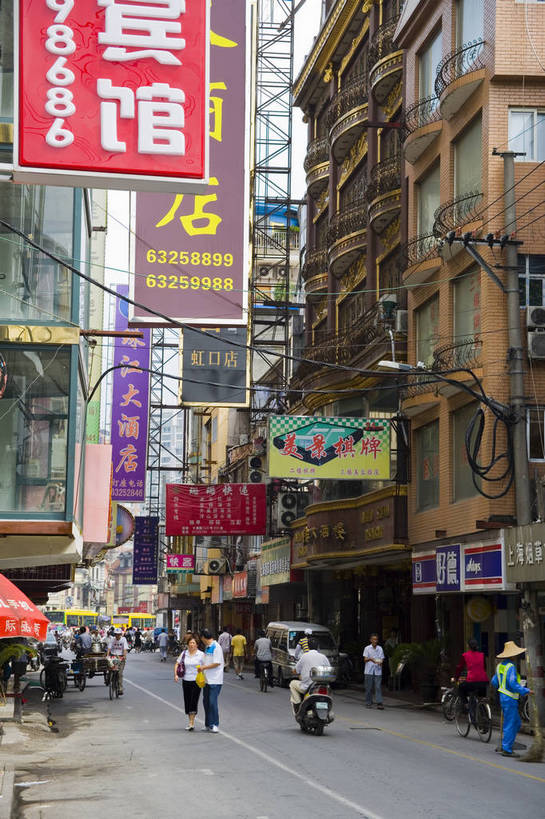 商店,竖图,室外,白天,城市,道路,街道,路,公路,上海,中国,亚洲,交通,都市,虹口区,商业街,居民区,申,东亚,上海市,中华人民共和国,沪,华东地区,马路,商业,bj174