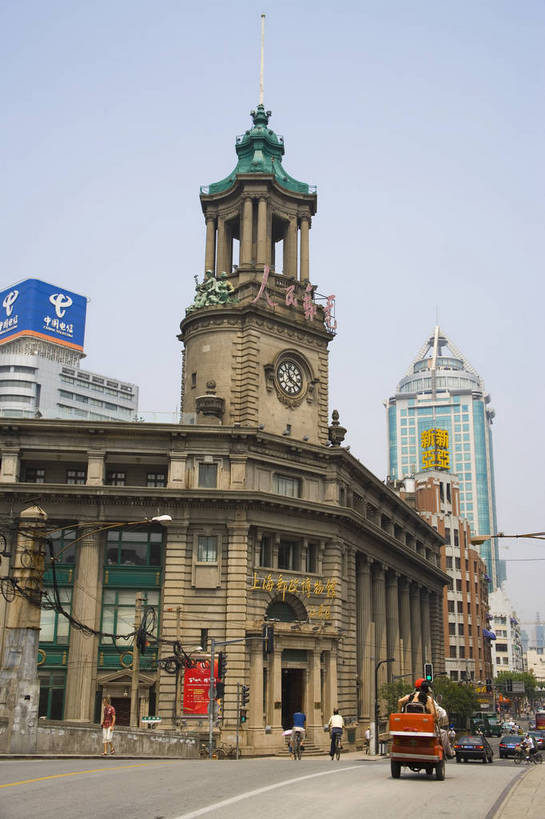 竖图,彩色,室外,特写,白天,旅游,度假,办公楼,美景,名胜古迹,标志建筑,大厦,道路,地标,建筑,街道,路,公路,上海,中国,亚洲,遗迹,景观,交通,古迹,文物,娱乐,建设,古建筑,虹口区,历史建筑,享受,休闲,旅游胜地,景色,放松,摄影,申,欧式建筑,古文明,东亚,上海市,上海邮政大楼,上海邮电大楼,上海邮政博物馆,中华人民共和国,沪,华东地区,马路,旅行,大楼,上海邮政总局,bj174