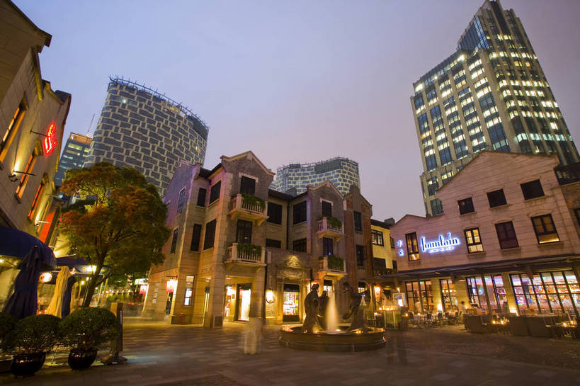 酒吧,横图,彩色,室外,购物,美景,道路,建筑,街道,路,夜景,公路,上海,中国,亚洲,景观,灯光,交通,商业街,休闲,灿烂,景色,摄影,新天地,东亚,中华人民共和国,马路,商业,大楼,bj174