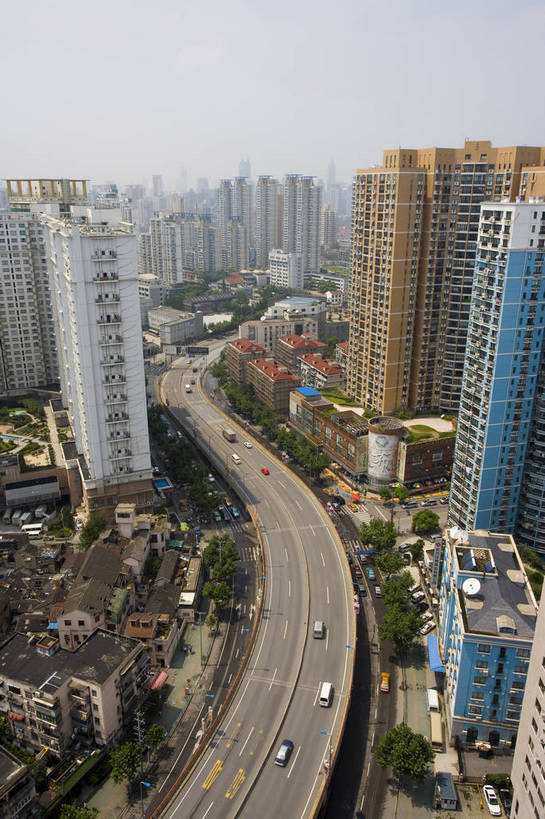 竖图,彩色,室外,白天,旅游,办公楼,城市风光,大厦,道路,建筑,上海,中国,亚洲,景观,交通,居民区,运输,摄影,东亚,中华人民共和国,旅行,bj174