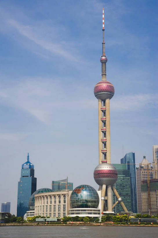竖图,彩色,室外,白天,办公楼,河流,大厦,建筑,船,上海,中国,亚洲,建筑群,东方明珠,黄浦江,浦东,蓝天,远景,摩天大厦,摄影,金融中心,东亚,中华人民共和国,江,大楼,bj174