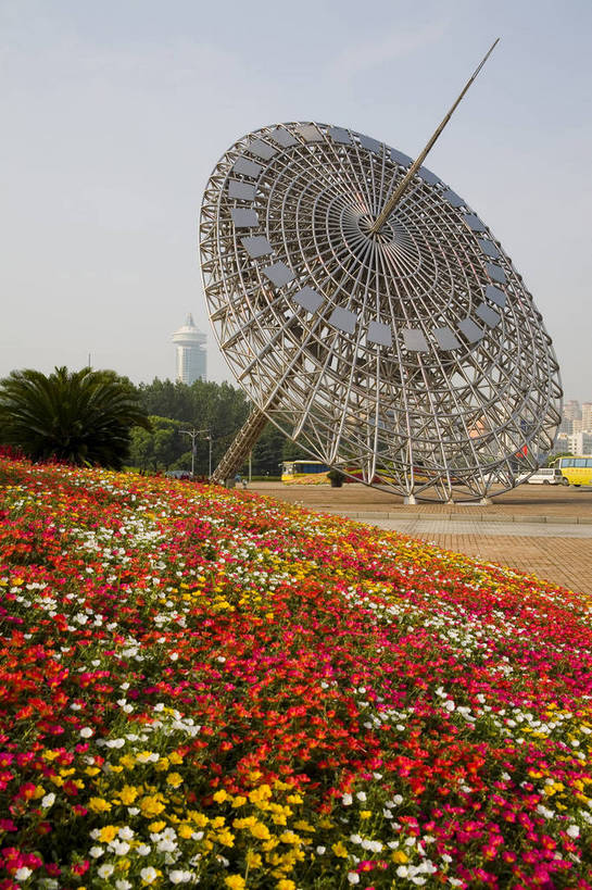 花园,竖图,彩色,室外,特写,白天,旅游,度假,仪器,名胜古迹,标志建筑,地标,建筑,上海,中国,亚洲,局部,遗迹,时间,科学,景观,计时,古迹,文物,娱乐,建设,古建筑,地标建筑,享受,休闲,旅游胜地,放松,竖,摄影,部分,准确,精准,世纪大道,日晷,古文明,东亚,中华人民共和国,日规,旅行,bj174